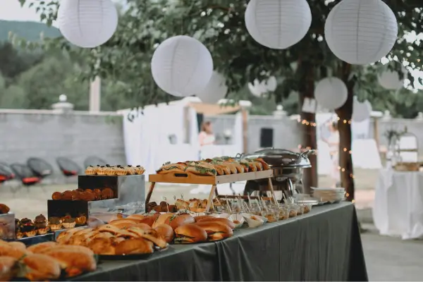 Buffet Sustentável: Como Escolher Cardápios Ecológicos para Seu Casamento